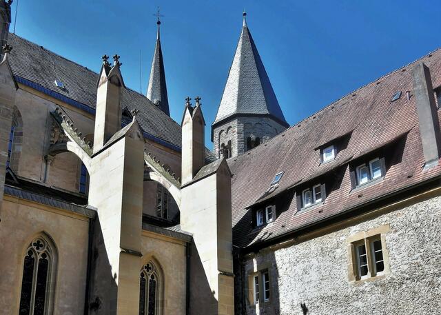 Ritterstiftskirche, Innenhof
