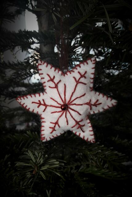 selbstgestickter Filzweihnachtsstern