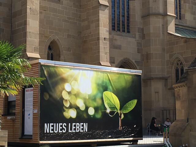 Vor der Kilianskirche, Heilbronn im Juni 2021
