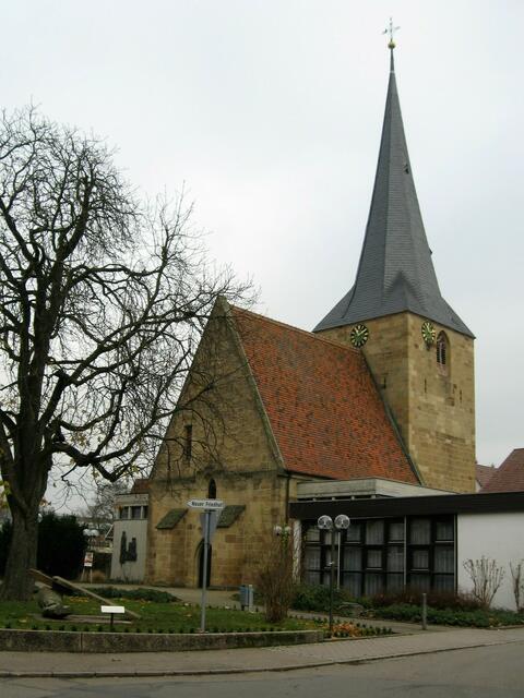Kirche zum Heiligen Kreuz, St. Peter und Genovefa in Ellhofen.
