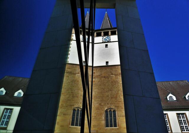 Spiegelung der Lorenzkirche in Leingarten