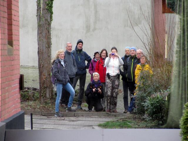 So entstand in der Spiegelfläche des Anbaus ein ganz besonderes "Selfie"-Gruppenbild. Hat man auch nicht alle Tage.