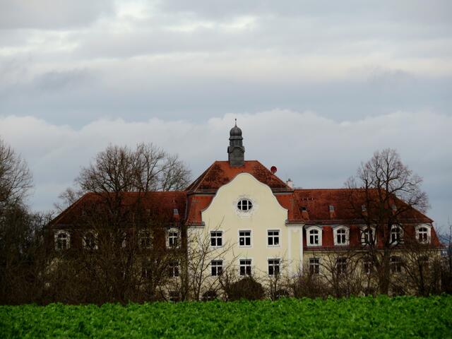 1907 wurde dieses Gebäude als jüdisches Altenheim erbaut. Es wurde nach dem Krieg eine Frauenklinik, Nachsorgeklinik und stand dann lange Jahre leer bis es zur Alice-Salomon-Schule umgebaut wurde. | Foto: Aurelia Kling