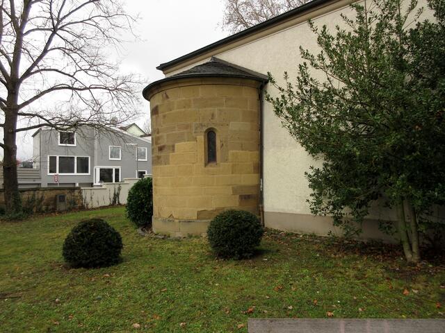 Auf dem Alten Friedhof in Sontheim findet man hinter der Ehrenhalle noch einen Rest der früheren Friedhofskapelle von 1731.