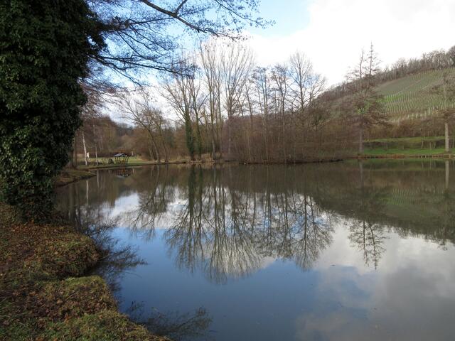 Aber Angeln ist nicht unsere Sache, wir genießen lieber die Fischteiche als willkommene Abwechslung auf unseren Wanderungen