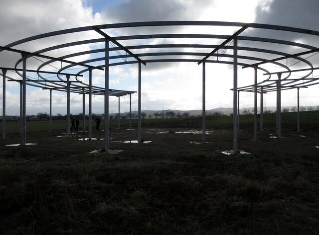 Dann war die Loggia erreicht. Das "Auge" ist zum Michaelsberg hin geöffnet und hinter der Fotografin sieht man wieder zum Stocksberg. Hier lädt allerdings noch nichts zum Verweilen ein, wie es in der Stimme vom 15.11.2021 steht