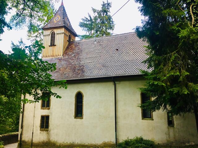 Wer rechts abbiegt kann die Burgkapelle anschauen