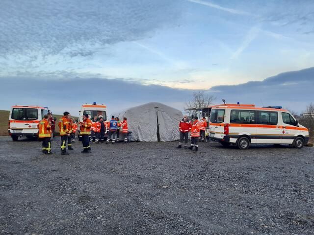 Durch den DRK Ortsverein Brackenheim wurde ein beheizbares Zelt aufgebaut.