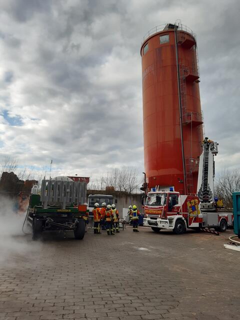 Ein spezielles Gas wurde zur Brandbekämpfung in das Silo eingeleitet.