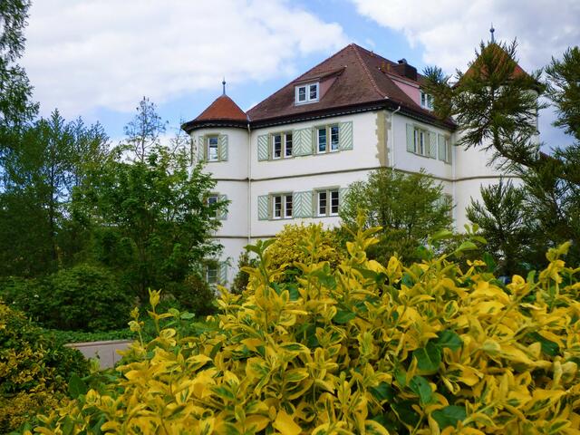 Das Wasserschloss im Frühlingskleid