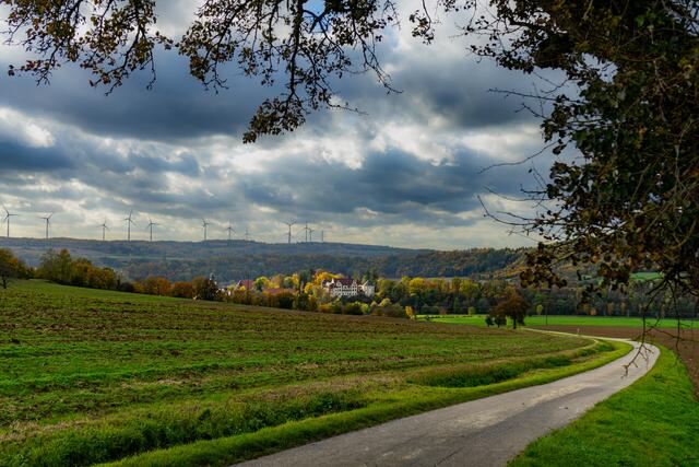 Fernblick auf die Götzenburg Jagsthausen -2-