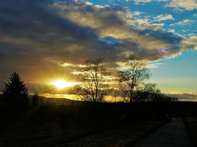 die Sonne bricht durch
