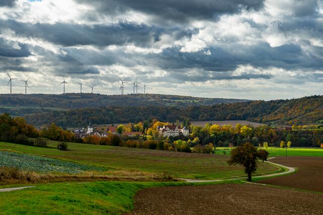 Fernblick auf die Götzenburg Jagsthausen