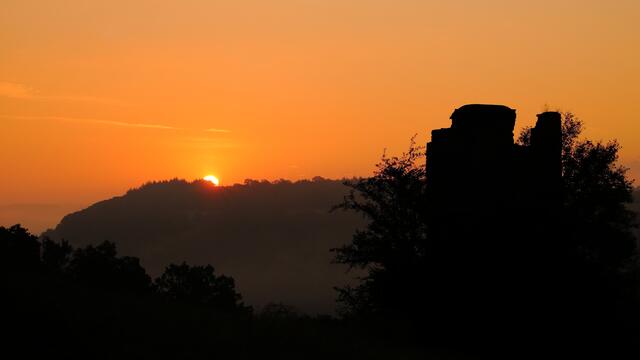 Sonnenaufgang am Storchenturm beim Kloster Schöntal