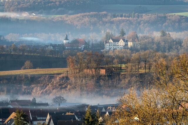 Die Götzenburg Jagsthausen, betrachtet vom Storchenturm am Kloster Schöntal