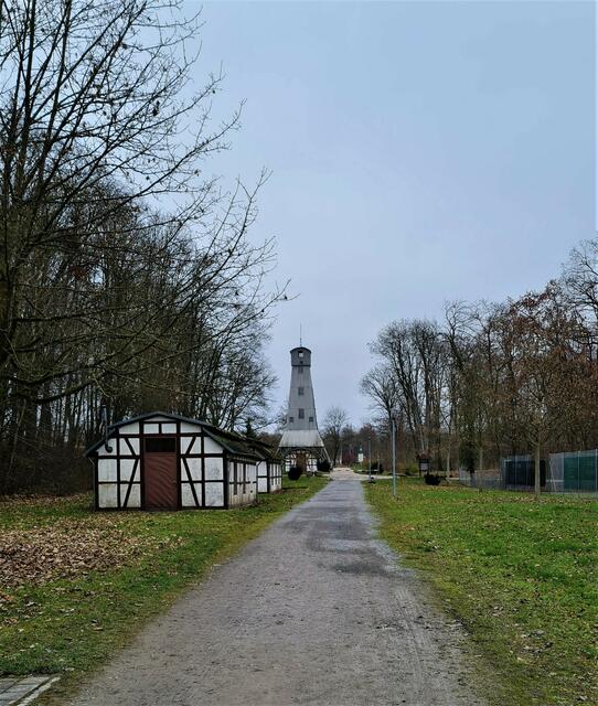... historische Solegebäude mit Salzbohrturm!