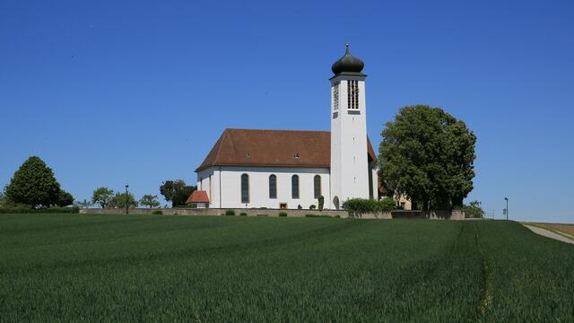 Hoch über dem Jagsttal trohnt die Wallfahrtskirche Höchstberg