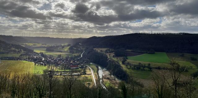 Die Jagst präsentiert sich "glänzend" ! (Hier der Blick auf Bächlingen)