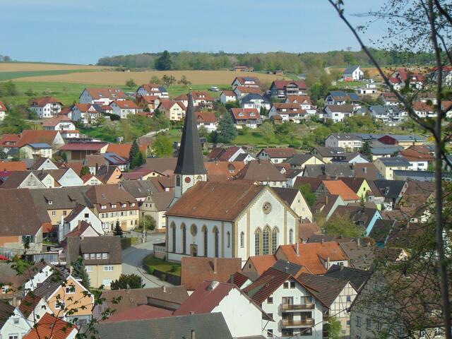 Berlichingen mit seiner imposanten Kirche