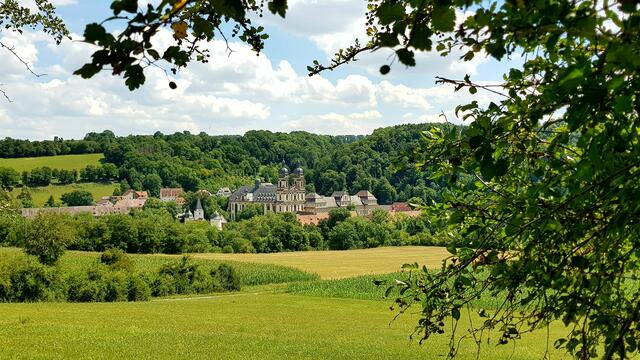 Grandioser Blick aufs Kloster aus Richtung Storchenturm