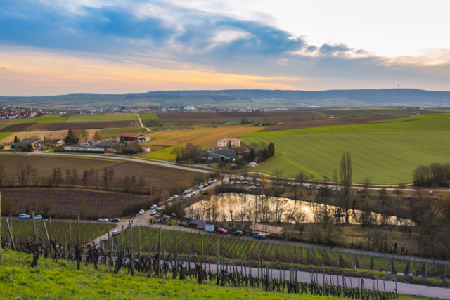 Blick vom Hörnle auf den Mönchsbergsee und Stromberg