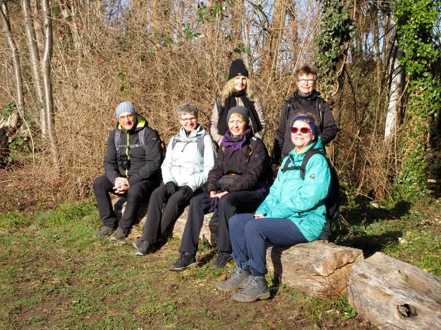 Die Wandergruppe strahlt mit der Sonne um die Wette