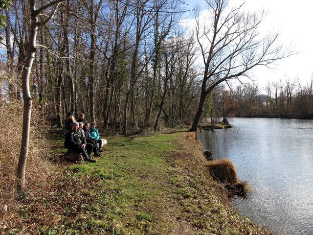 Wunderschöne Ruheplätzchen gibt es am Wasen in Kirchheim. Im Hintergrund rechts ist das GKN zu erahnen.