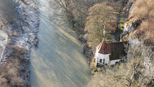 Kapelle St. Wendel zum Stein, direkt amTufffelsen