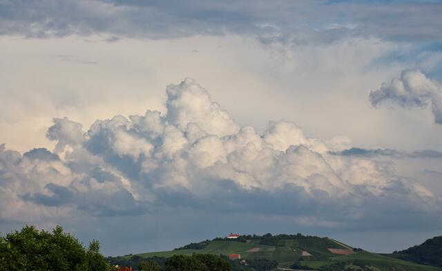 Michaelsberg mit Gewitterstimmung