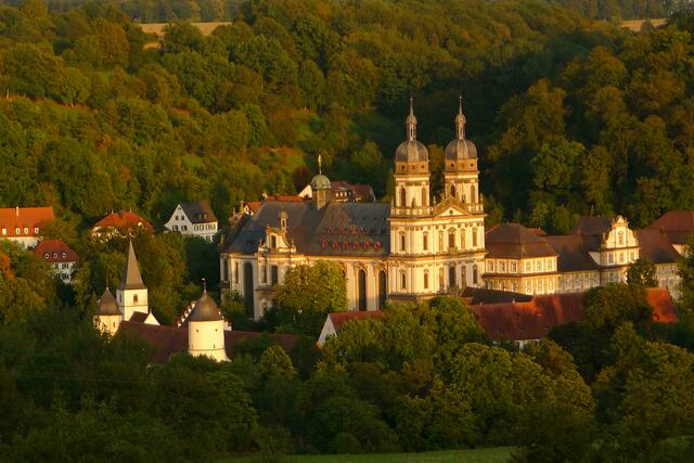 zum Abschluss - Klosterkirche in der blauen Stunde