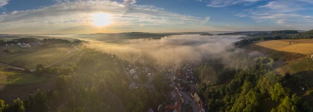Was für ein atemberaubender Blick über das malerische Roigheim im Seckachtal. Wir können es kaum erwarten mehr von der Region zu sehen! | Foto: Matthias Pötzsch
