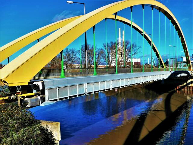 Metz-Brücke, blau-gelb