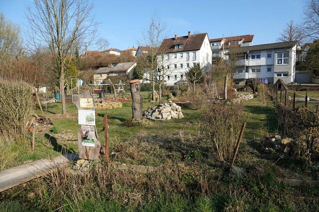 Wer kennt ihn, diesen Garten? Da hat jemand was ganz Tolles geleistet und tut es immer noch ;-)