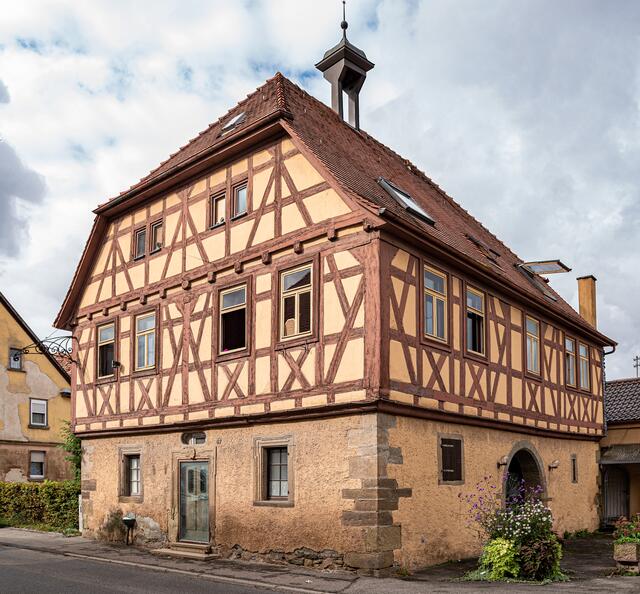 Altes Rathaus in Dürrenzimmern (Bj 1732)