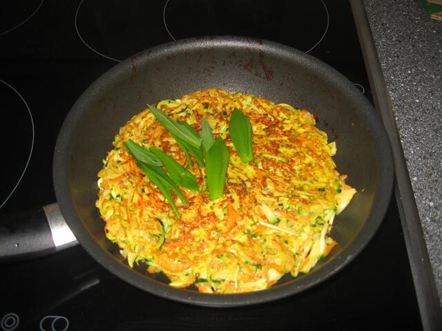 Auch ein Teil des "Davors": der Gemüsebratling mit Bärlauchquark | Foto: Bernhard Hopfhauer