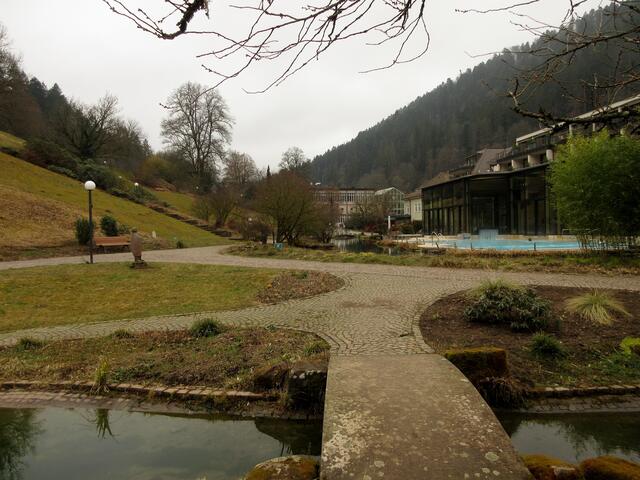 Ein klein wenig beneideten wir die Gäste im Thermalbad.