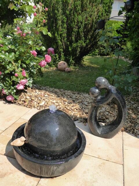 Und natürlich gehören auch ein paar Begleitpflanzen und Dekoration dazu. | Foto: Marita Käckenmeister