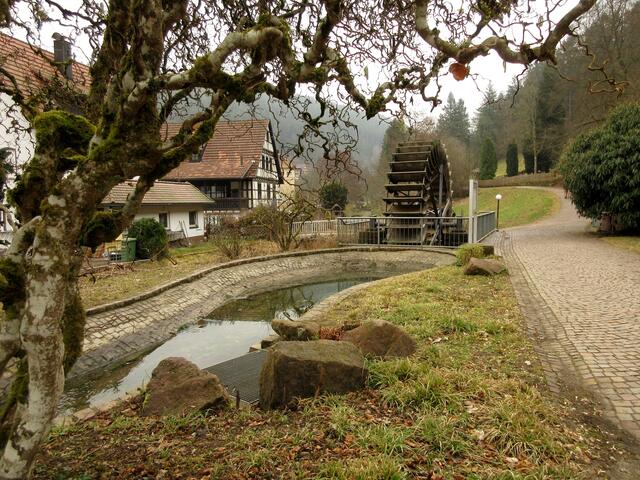 Mühlrad im Park
