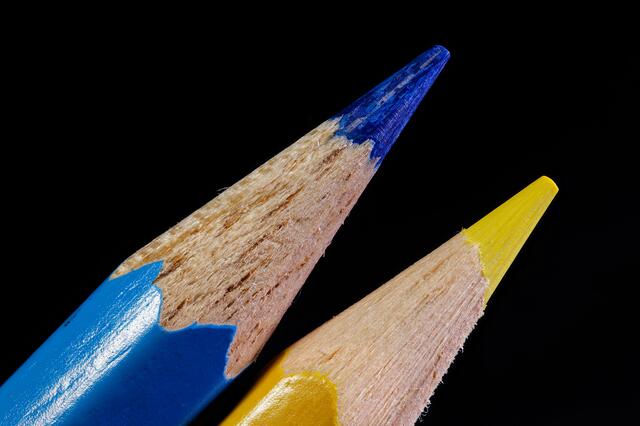 Blau und gelb