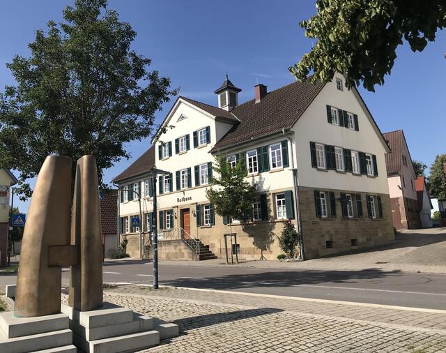 Heimatmuseum und Versöhnungsskulptur „Aus Feinden wurden Freunde „