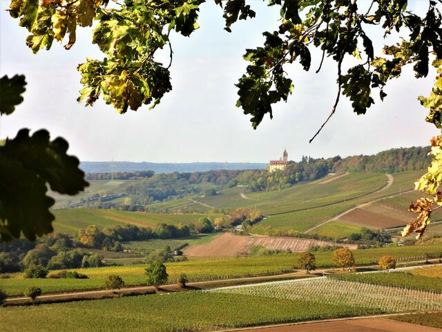 Vom Krapfen hat man diesen wunderschönen Blick auf Schloss Stockheim - im Herbst unvergleichlich schön
