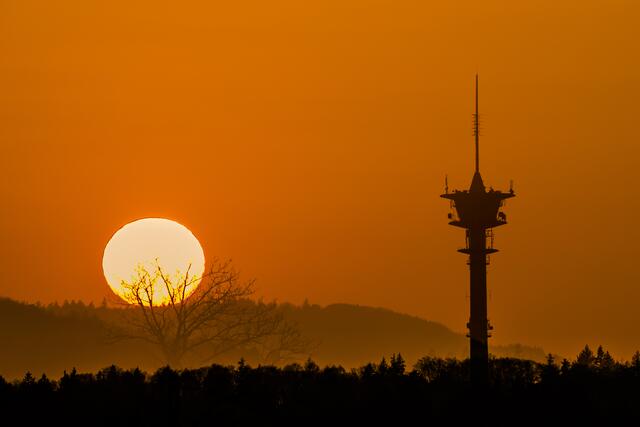 Sonnenuntergang beim Fernmeldeturm hoch über Cleebronn