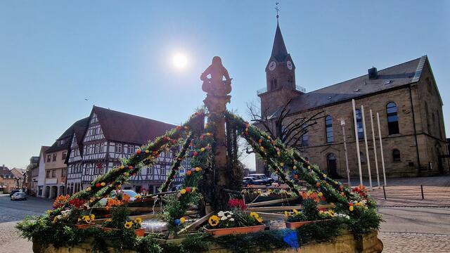 Osterbrunnen Mauritiuskirche Güglingen