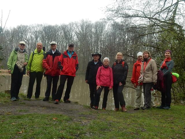 Die Wandergruppe am Annasee