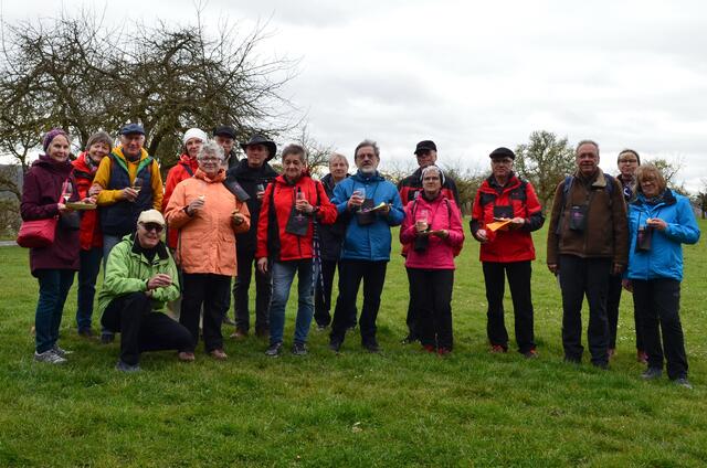 Die Teilnehmer der Weinwanderung mit Gisela und Peter