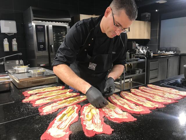 Spitzenkoch "Florian"! Danke liebe Sigrid, mir war der Name entfallen, obwohl er so klasse ist .-))))