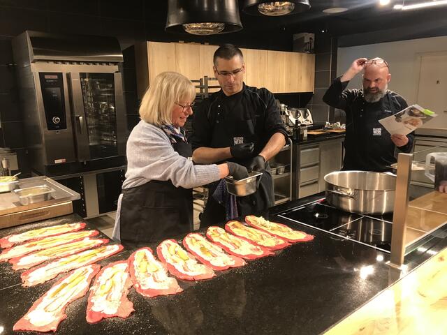 Der Chef schaut, ob ich alles richtig mache :-)