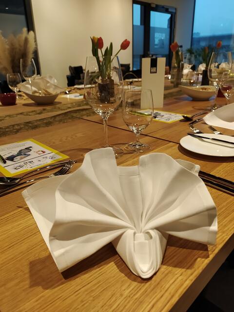 Die Servietten sind sehr schön gefaltet.