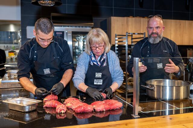 Gudrun Vogelmann hilft mit.