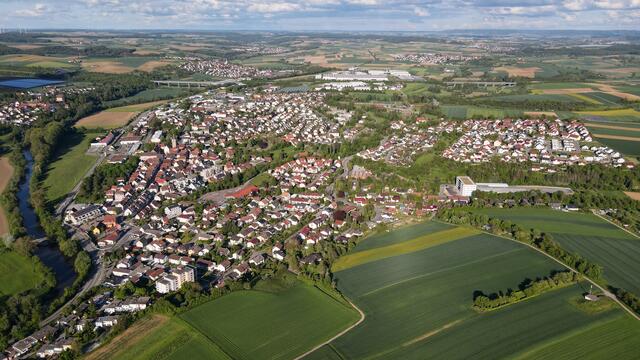 Neuenstadt im Kochertal in der Abendsonne